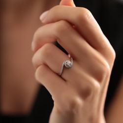 0,21 ct Diamond Solitaire Engagement Ring - Nusrettaki