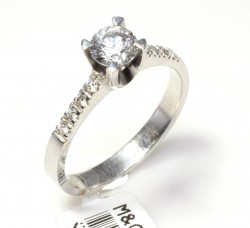 0,66 Carat Yanları Taşlı I Rengi Tektaş Yüzük - Nusrettaki (1)