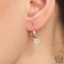 14K Gold Tiny Flower Drop Earrings - Nusrettaki