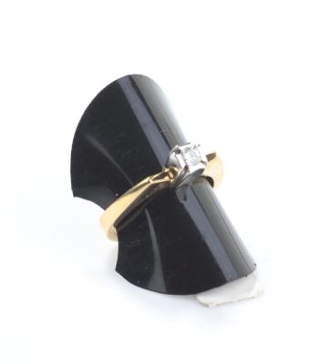 Solitaire Yes Princess Ring, 18K Gold - 4