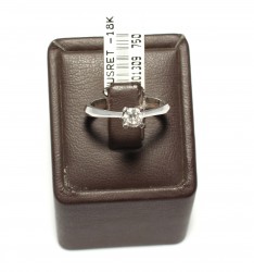 18 Ayar Altın Tektaş Pırlanta Yüzük - 5