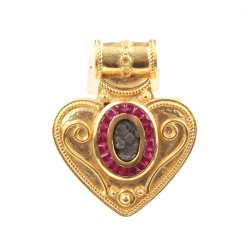 22K Gold Heart in Elizabeth Design Pendant - Nusrettaki (1)