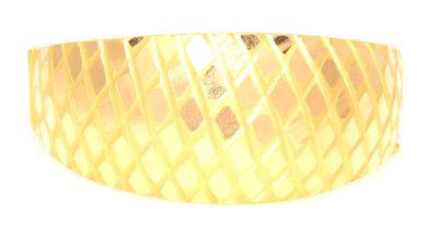 22K Gold Diamond Lines Bangle Bracelet - 1