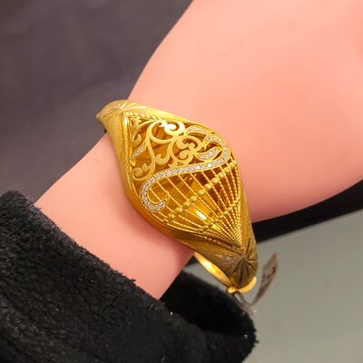 22K Gold Bangle Bracelet, Flowers & Lines Design - 2