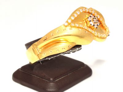 22K Gold Lips & Daisy Designer Bangle Bracelet - 7