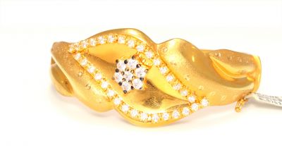 22K Gold Lips & Daisy Designer Bangle Bracelet - 5