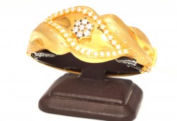 22K Gold Lips & Daisy Designer Bangle Bracelet - 4