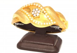 22K Gold Lips & Daisy Designer Bangle Bracelet - 8