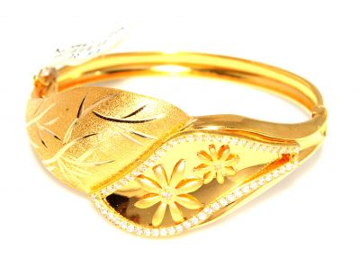 22K Gold Mirrored Daisy Design Bangle Bracelet - 6