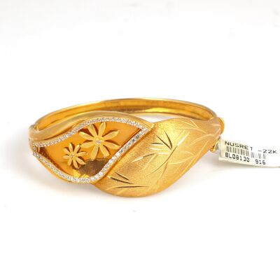 22K Gold Mirrored Daisy Design Bangle Bracelet - 3