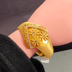 22K Gold Triple Daisies Model Bangle Bracelet - Nusrettaki (1)