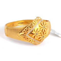 22K Gold Triple Daisies Model Bangle Bracelet - Nusrettaki