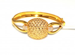22kt Gold Bangle Bracelet, Square Big Middle Piece with Diamond Lines - Nusrettaki