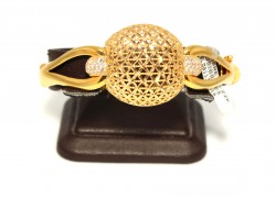 22kt Gold Bangle Bracelet, Square Big Middle Piece with Diamond Lines - Nusrettaki (1)