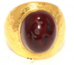 Nusrettaki - 24K Gold Hand-carved Ring with Agate