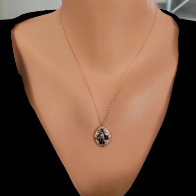 4 Leaf With Backround Pattern Necklace White Black Color - White Stones - 3
