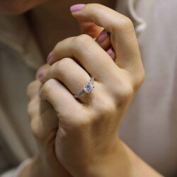 925 Ayar Gümüş 1,35 ct Görünümlü Tektaş Yüzük - Nusrettaki