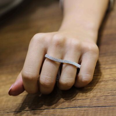 925 Ayar Gümüş Çift Parmak Beyaz Taşlı Nehir Model Yüzük - 4