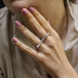 925 Ayar Gümüş Çift Parmak Beyaz Taşlı Nehir Model Yüzük - Nusrettaki