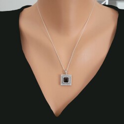 925 Ayar Gümüş Çift Sıra Anturaj Kare Garnet Taşlı Kolye - Nusrettaki