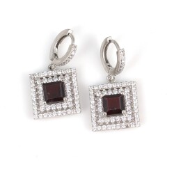 925 Ayar Gümüş Çift Sıra Anturaj Kare Garnet Taşlı Küpe - Nusrettaki