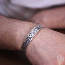 Nusrettaki - 925 Ayar Gümüş Elişi Kalemli Tuğralı Bilezik