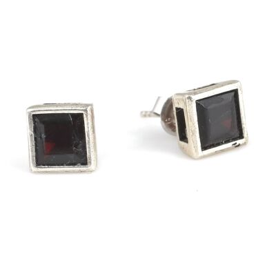 925 Ayar Gümüş Garnet Taşlı Kare Küpe - 1