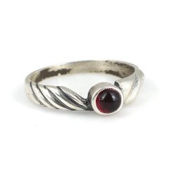 925 Ayar Gümüş Kırmızı Taşlı Zarif Yüzük - Nusrettaki (1)