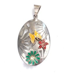 Nusrettaki - 925 Ayar Gümüş Mineli Oval Ajurlu Kelebek ve Çiçekli Kolye Ucu