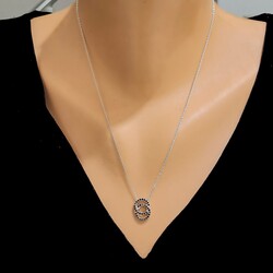Nusrettaki - 925 Ayar Gümüş Oniks Taşlı Çift Halkalı Kolye