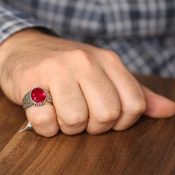 Nusrettaki - 925 Ayar Gümüş Oval Kırmızı Taşlı Erkek Yüzüğü
