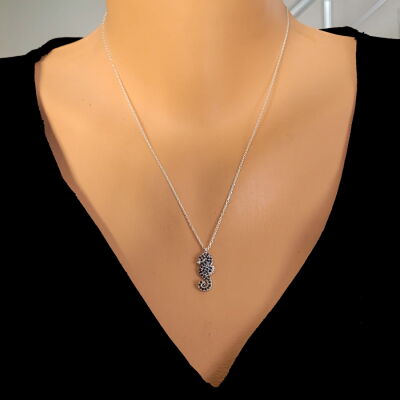 925 Ayar Gümüş Safir Taşlı Deniz Atı Kolye - 1