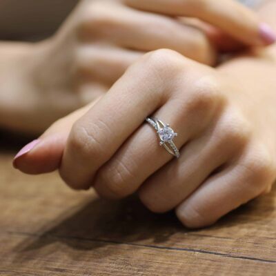 925 Ayar Gümüş Tektaş Yanı Taşlı 0,82 crt Görünümlü Yüzük - 3