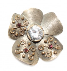 Nusrettaki - 925 Ayar Gümüş Bronz Karışımı Çiçek Şeklinde Desenli Kolye Ucu