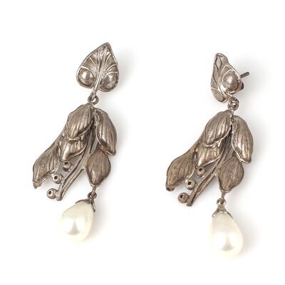 925 Ayar Gümüş Yapraklı Damla İncili Küpe - 4