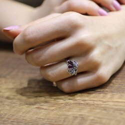 925 Ayar Gümüş Yapraklı Kırmızı Mineli Yüzük - Nusrettaki