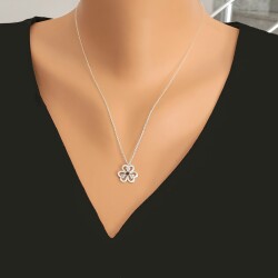 925 Ayar Gümüş Siyah Taşlı Çiçek Kolye - Nusrettaki